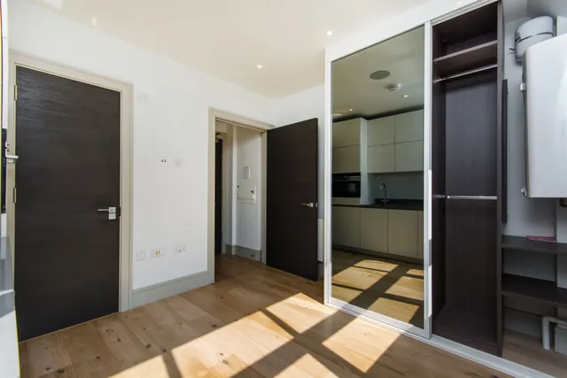 Photo 2 — Flat 7, 10 Crown Hill, Croydon