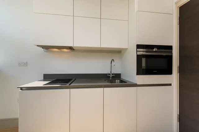 Photo 3 — Flat 7, 10 Crown Hill, Croydon