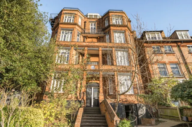 Netherhall Gardens, Hampstead, NW3, photo 1