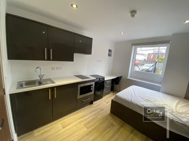 Southampton Street, Southampton, SO15, photo 2