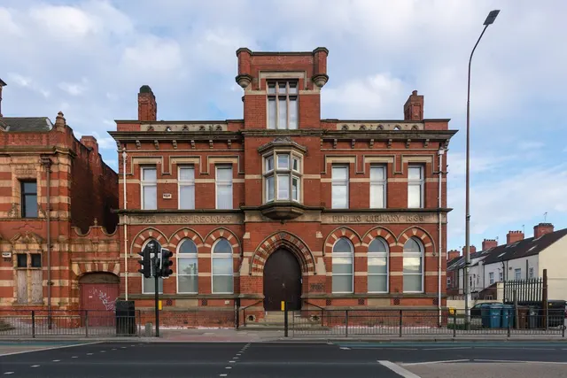 Photo 2 — Holderness Road, HULL