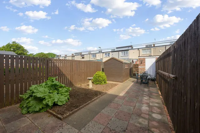 Photo 3 — Islay Court, Grangemouth, FK3 0HA