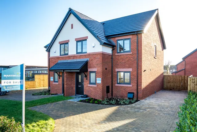 The Thornton, Carr Head Lane, Scholars Gate, photo 1
