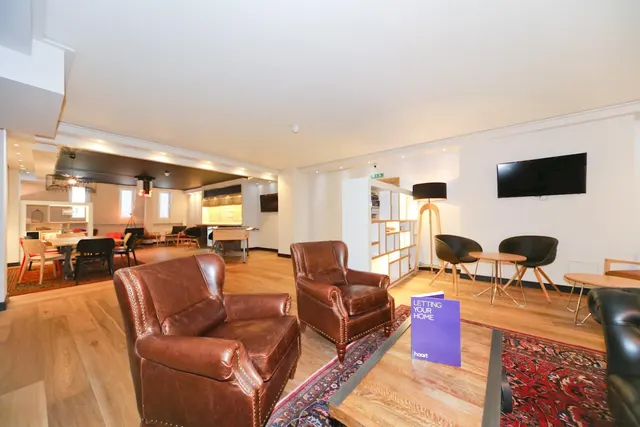 Courland Grove, SW8, photo 2