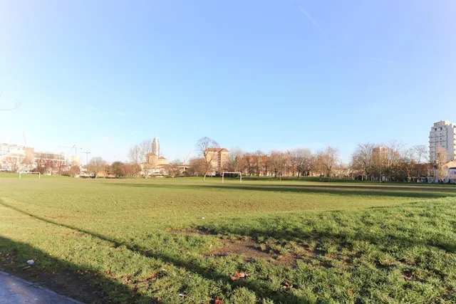 Courland Grove, SW8, photo 3