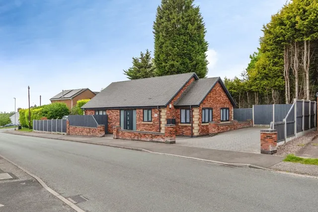 Lomax Road, Hednesford, Cannock, Staffordshire, WS12, photo 1