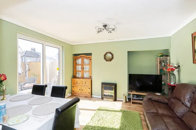 Photo 2 — Sisley Road, BARKING, Essex, IG11
