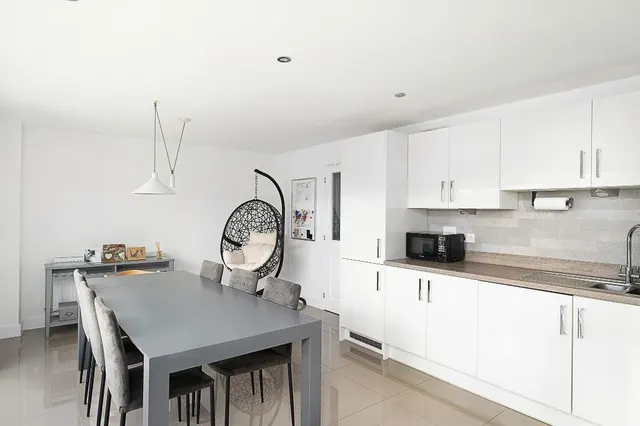 Fetlock Drive, Racecourse, RG14, photo 3