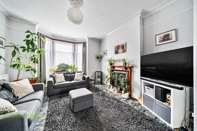 Bensham Manor Road, Thornton Heath, CR7, photo 2
