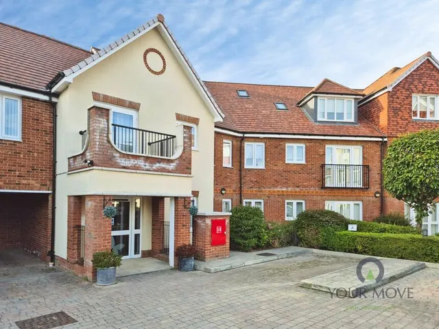 London Road, BN27, photo 1