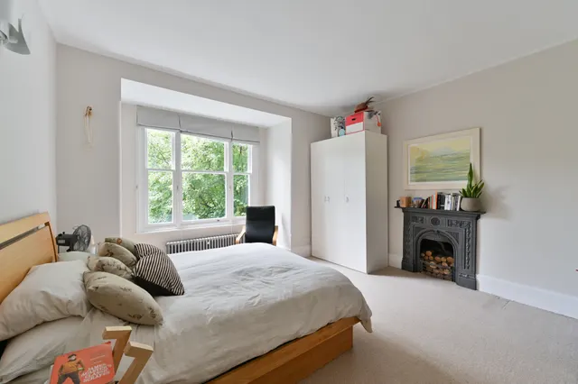 Photo 3 — Flat 2, 10 Leigham Court Road, London