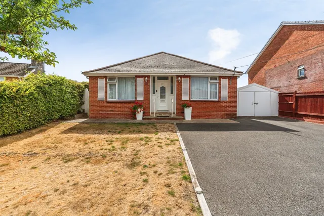 Fair Oak Road, Bishopstoke, Eastleigh, photo 1