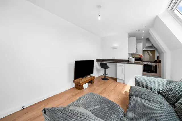 Station Road, Addlestone, KT15, photo 2