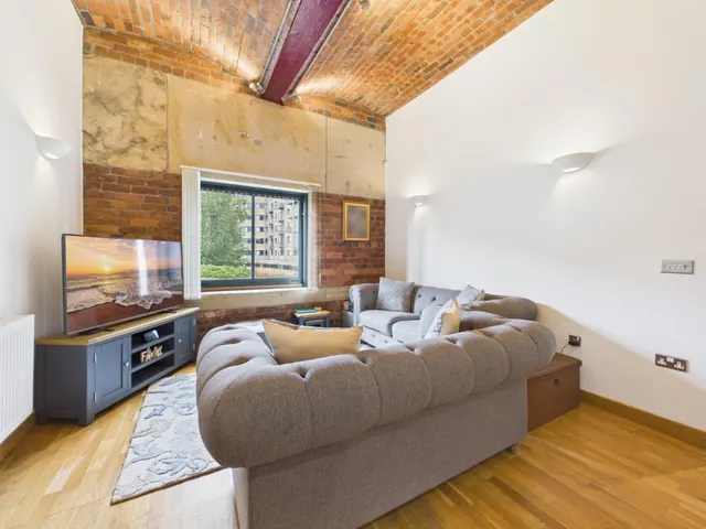 Salts Mill Road, Shipley, BD17, photo 3