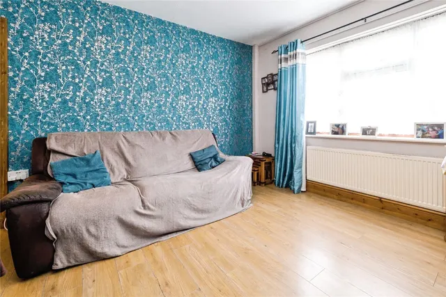 Photo 3 — Chelmsford Avenue, Romford, RM5