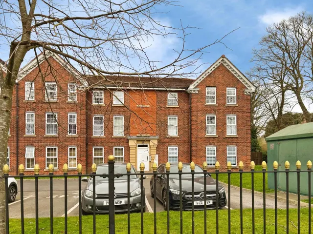 Hessle Road, Hull, HU4, photo 1