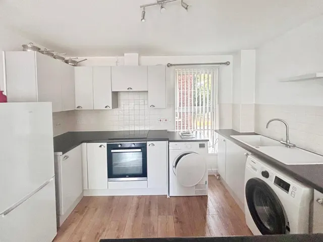 Hessle Road, Hull, HU4, photo 3