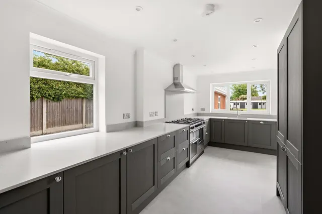 Empress Avenue, West Mersea, CO5, photo 2