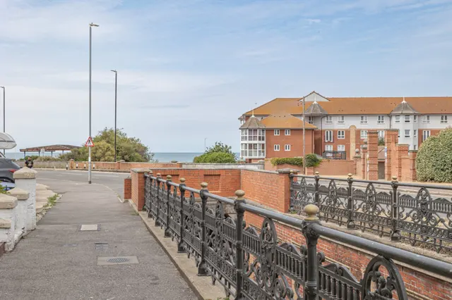 Queens Parade, Cliftonville, CT9, photo 2
