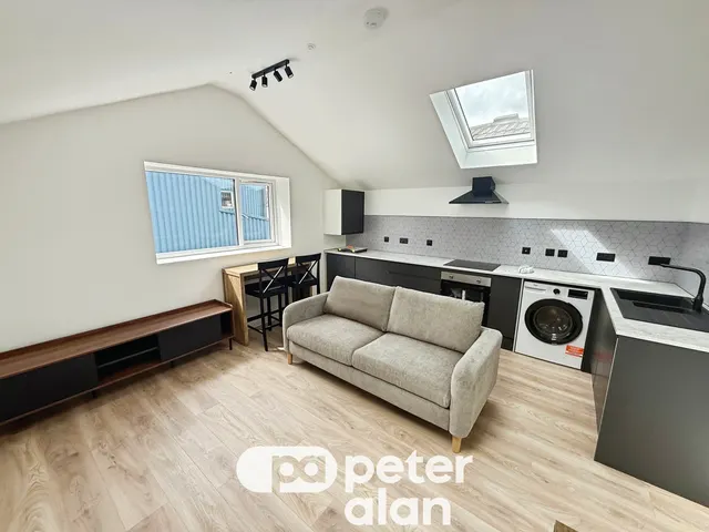 Crwys Road, Cardiff, CF24, photo 1