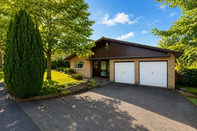 Hillside Drive, Grantham, photo 1