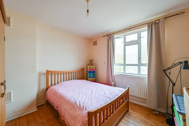 Photo 2 — 31 Antenor House, Old Bethnal Green Road, London