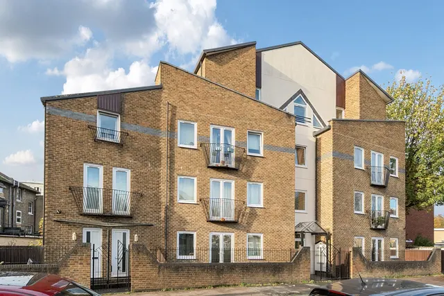 Dacre Park, SE13, photo 1