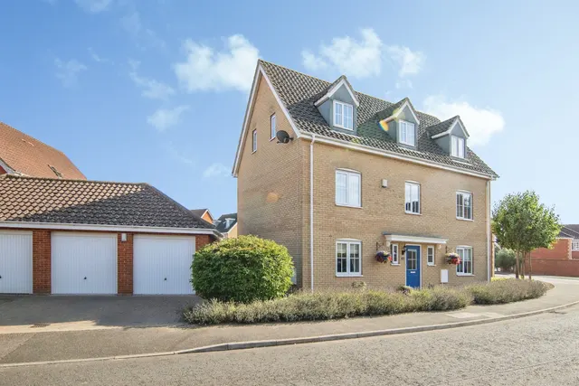5 bedroom house — Mayhew Road, Rendlesham, Woodbridge