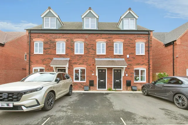 Portchester Drive, Boulton Moor, DE24, photo 1