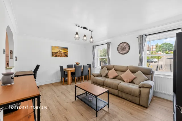Horsham Road, Dorking, RH4, photo 3