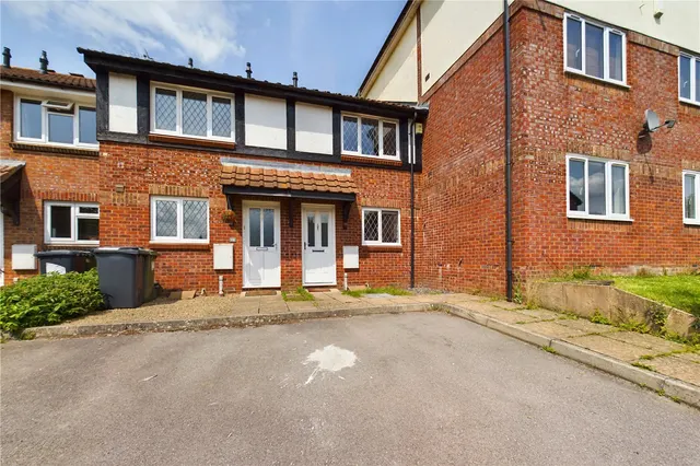 Odette Gardens, Tadley, RG26, photo 1