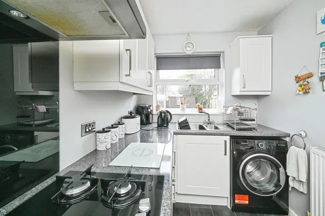 Gleneagles Drive, Kirkby-in-Ashfield, NG17, photo 2