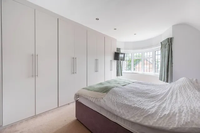 Photo 3 — 14 Cavendish Drive, Edgware