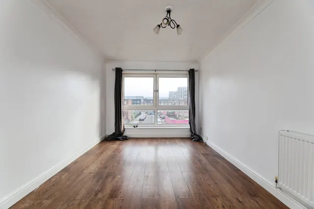 Photo 2 — Linsdell Road, Barking, IG11