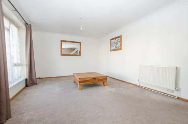 Photo 2 — Barnfield Close, Southampton, SO19 9GT