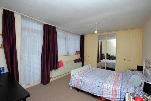 Montgomery Road, Edgware, HA8, photo 3