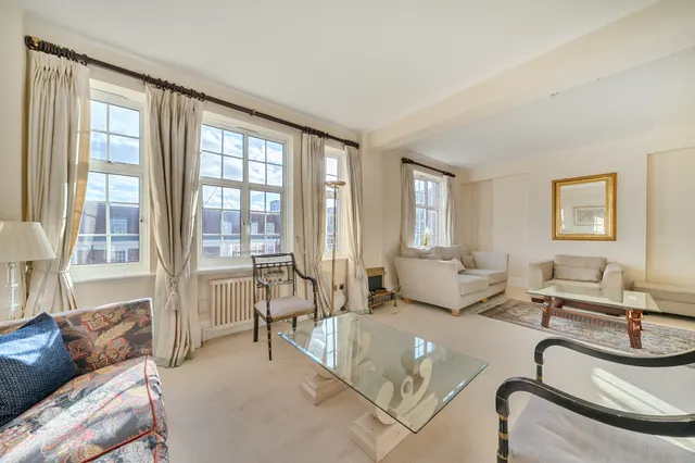 Kensington High Street, London, W14, photo 1