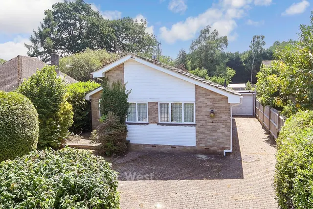 Newlands Road, Crawley, RH11, photo 1