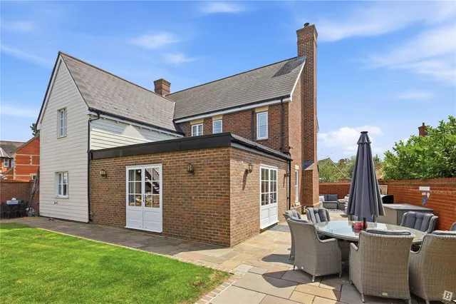 Photo 2 — Standen Avenue, South Woodham Ferrers, Chelmsford, Essex, CM3