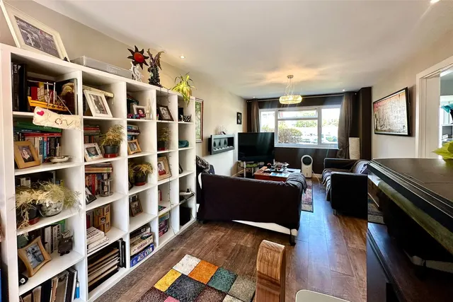 Photo 3 — Holland Pines, Bracknell, Berkshire, RG12 8UZ