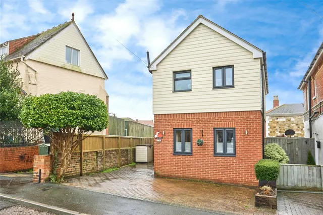 Ranelagh Road, Lake, PO36, photo 1