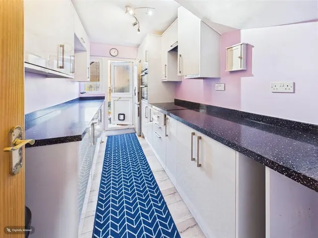 Peverel Road, Ifield, RH11, photo 3