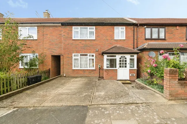 Fletcher Road, Chigwell, IG7, photo 1