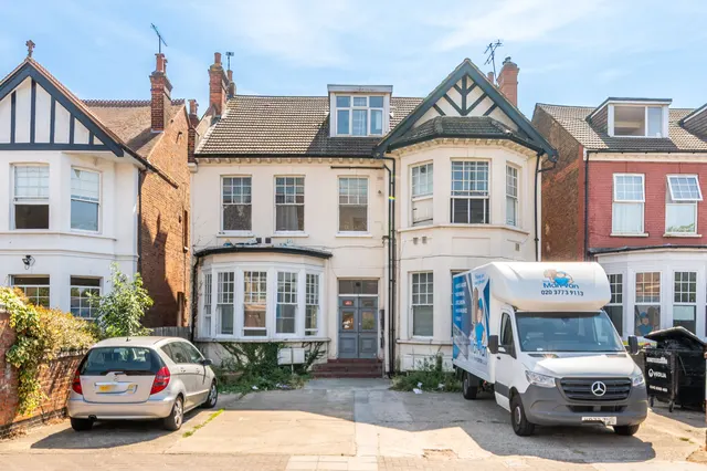 Photo 2 — 3c Dollis Hill Lane, London