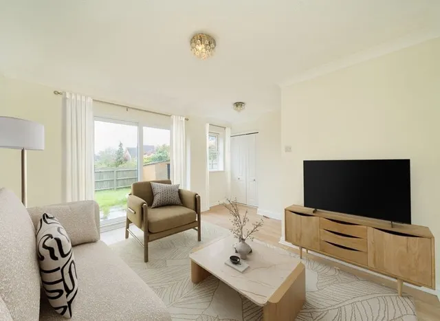 Photo 2 — Highgrove Close, New Southgate, N11