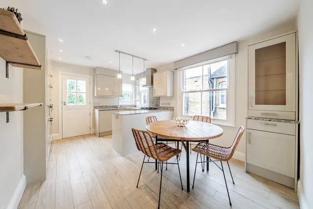 Lurline Gardens, Battersea, SW11, photo 2