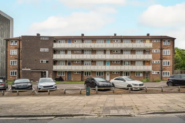 176 Wood Vale, London, photo 1