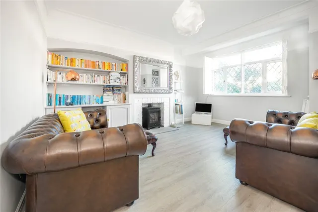 Short Way, Twickenham, TW2, photo 2