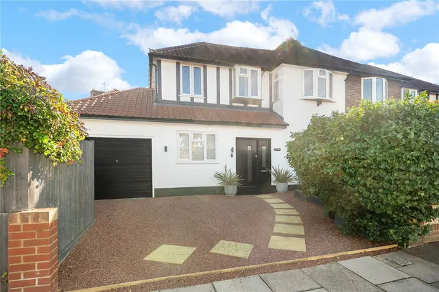 Short Way, Twickenham, TW2, photo 1