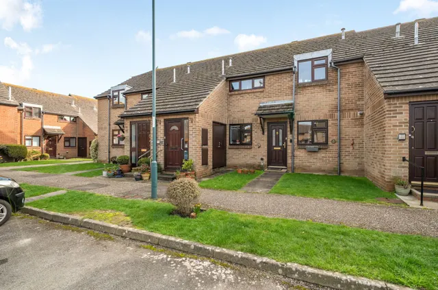 Kingfisher Court, Middleton On Sea, PO22, photo 1